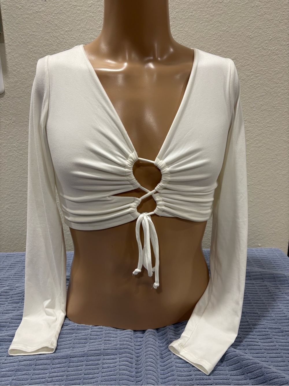 Windsor Cream Long Sleeve Ruched Cutout Drawstring Crop Top Sz L